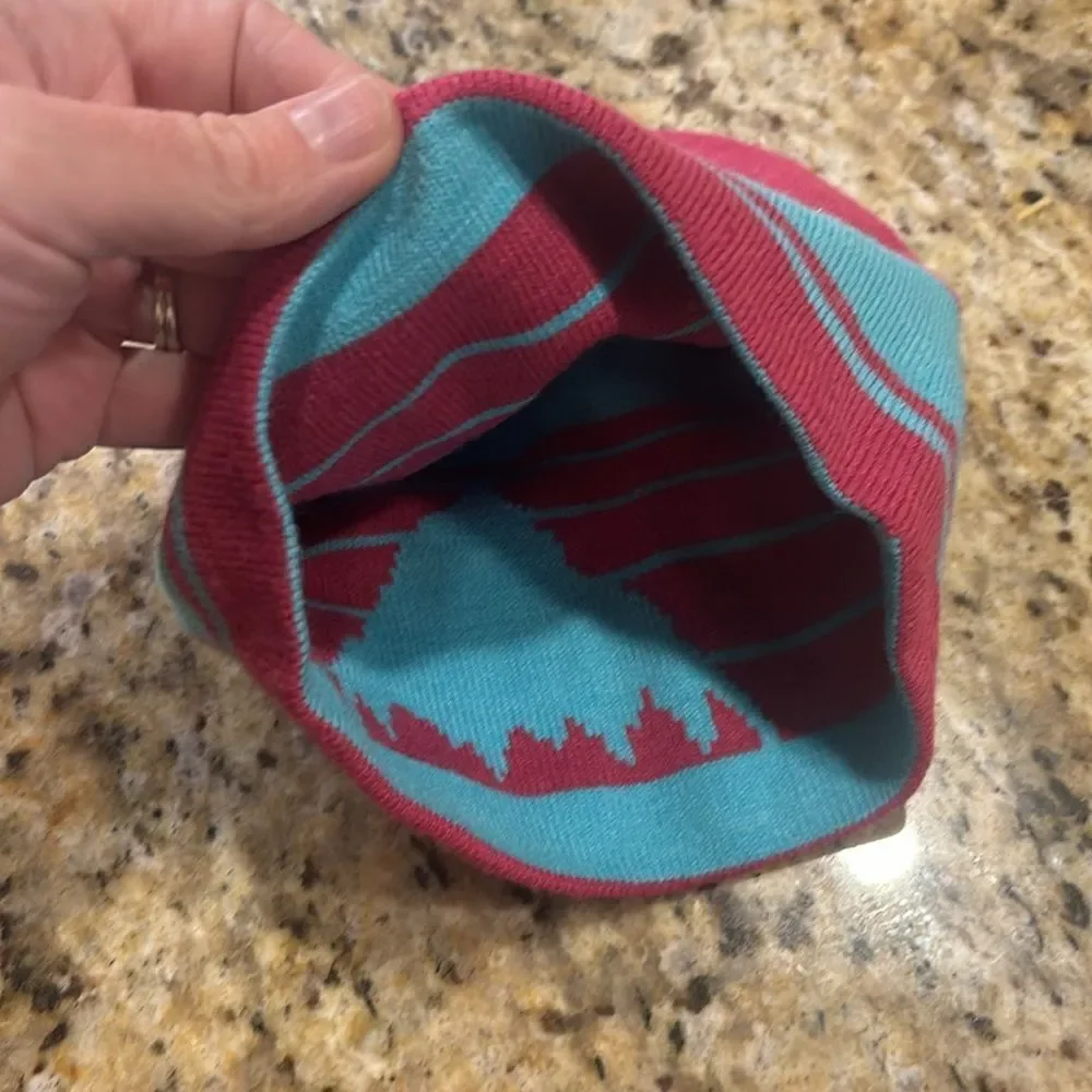 Burton reversible toddler winter hat ❄️